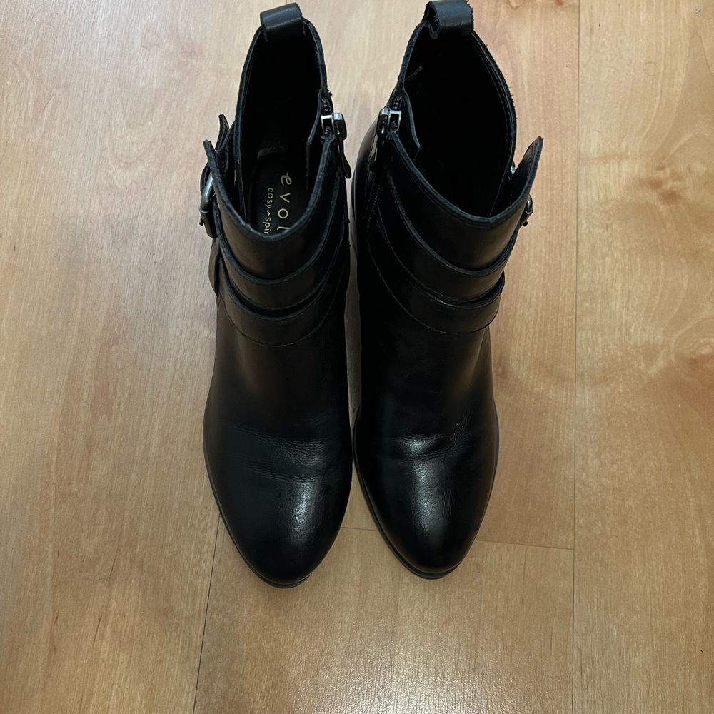 NWOT black ankle booties